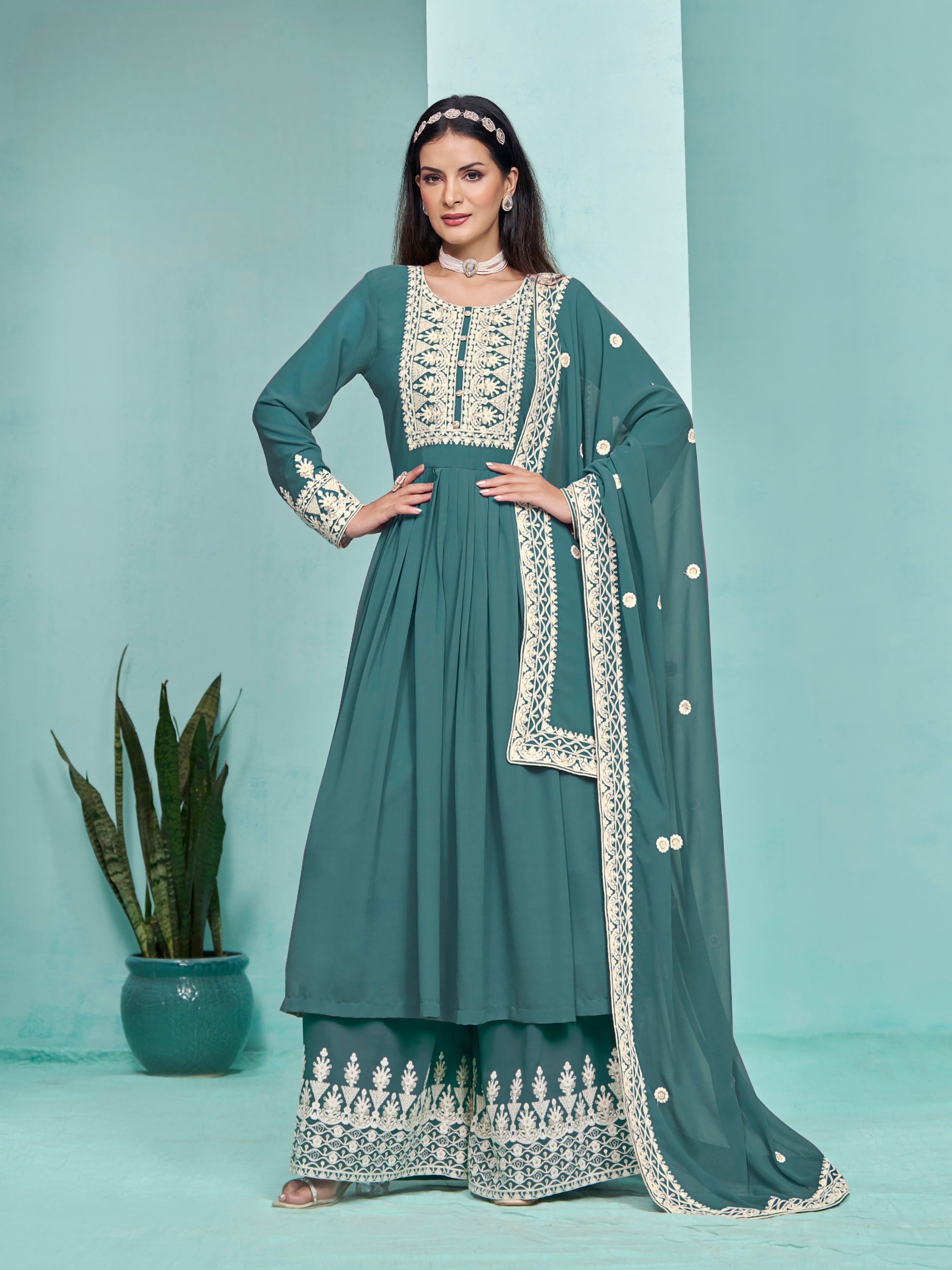 Celeste Charm Embroderied suit EASR0062