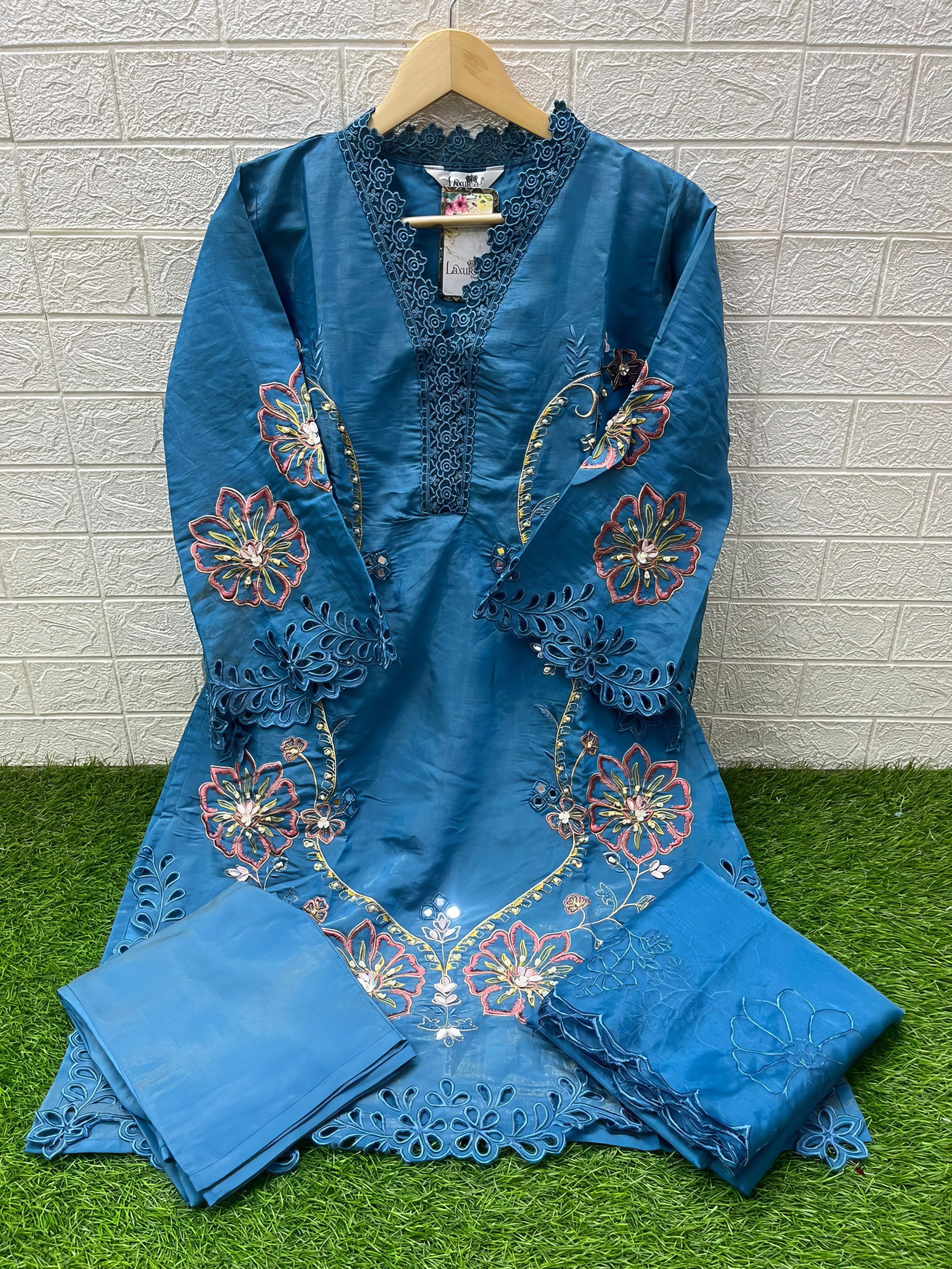 Graceful Floral Beauty Pakistani Suit LXPK0054