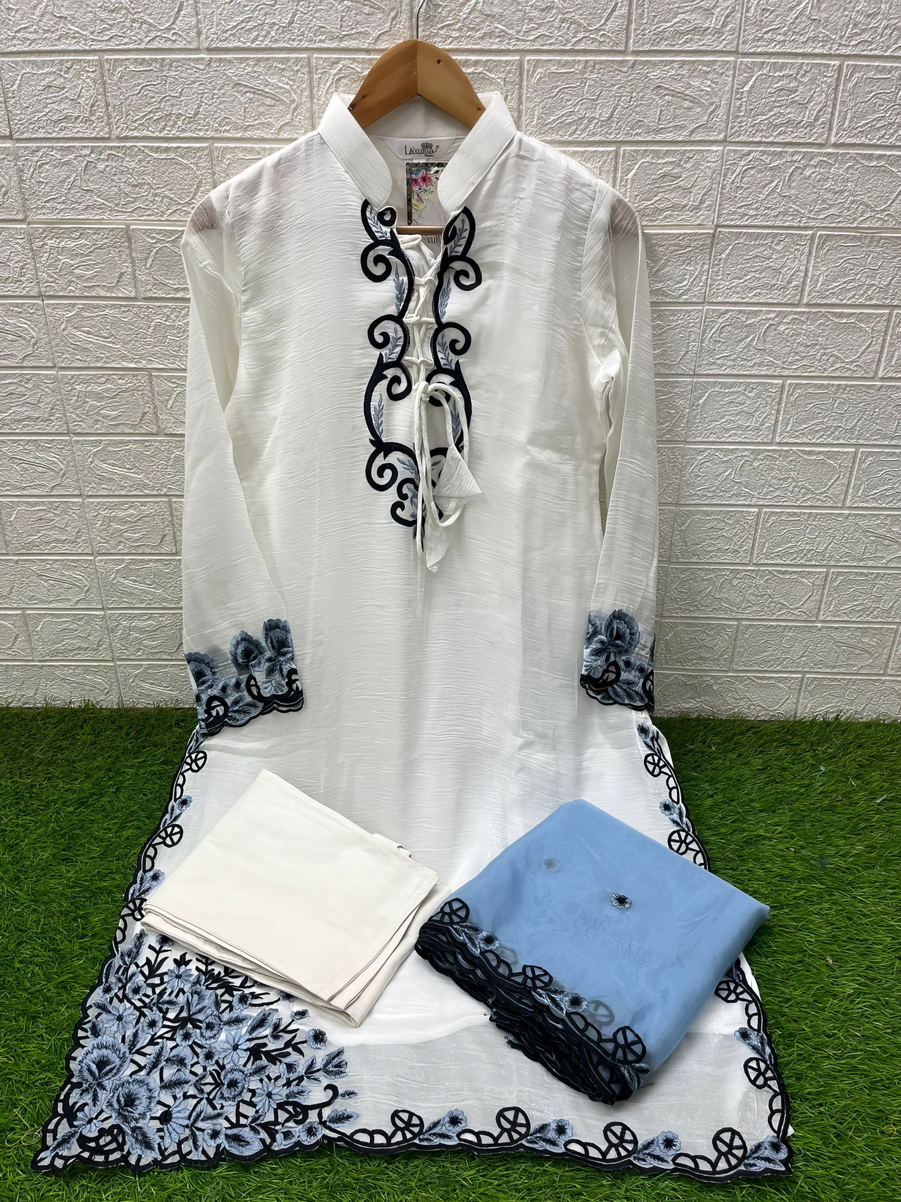 Zarmin Grace Premium Pakistani Suit LXPK0059