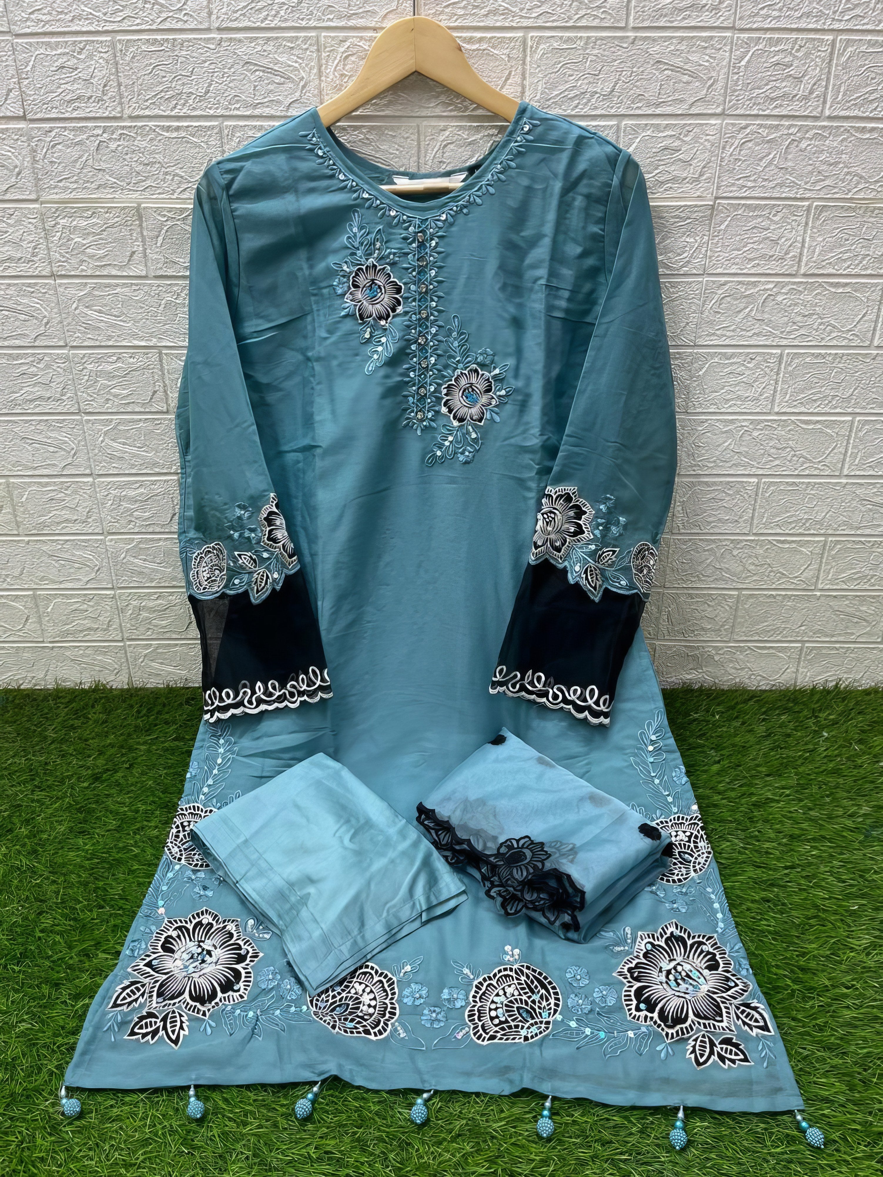 Aafreen Star Georgette Pakistani Suit LXPK0065