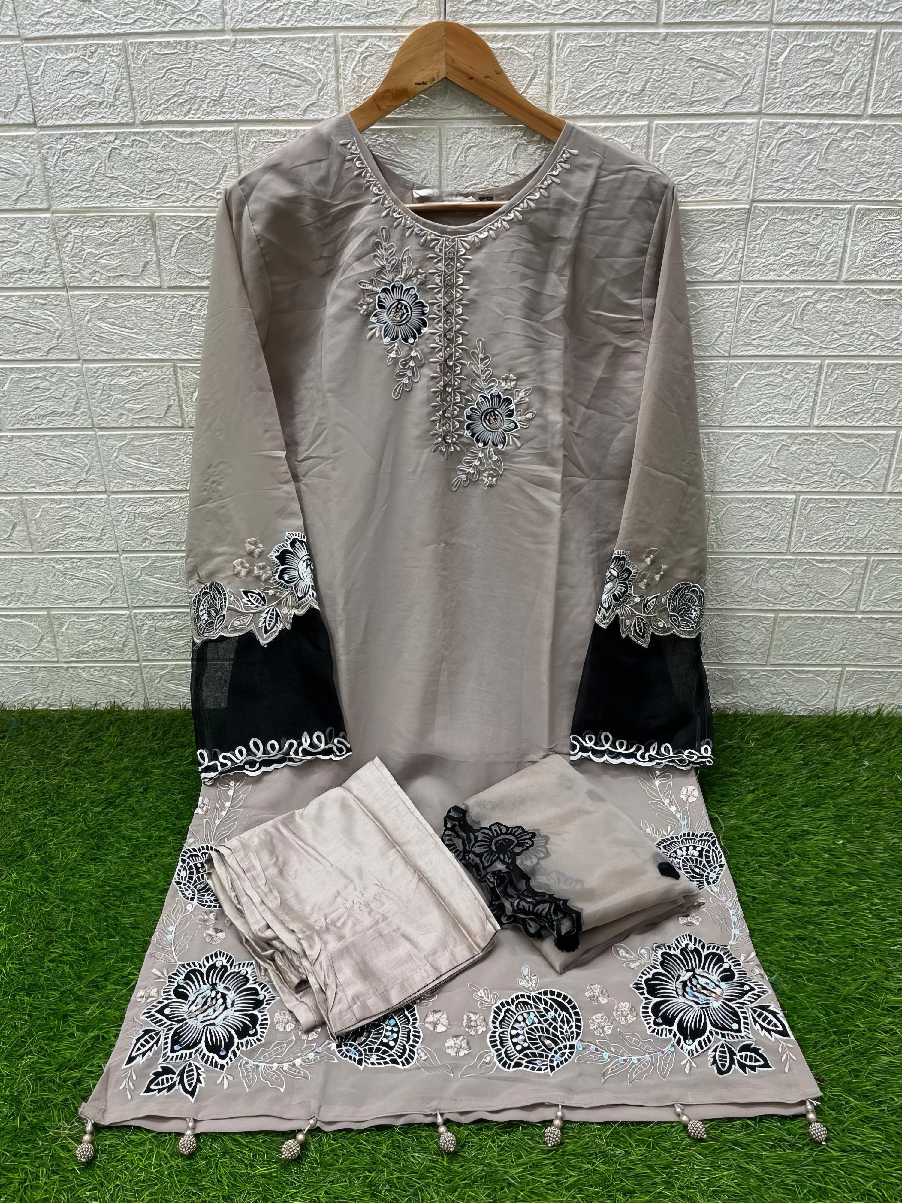 Aafreen Star Georgette Pakistani Suit LXPK0065