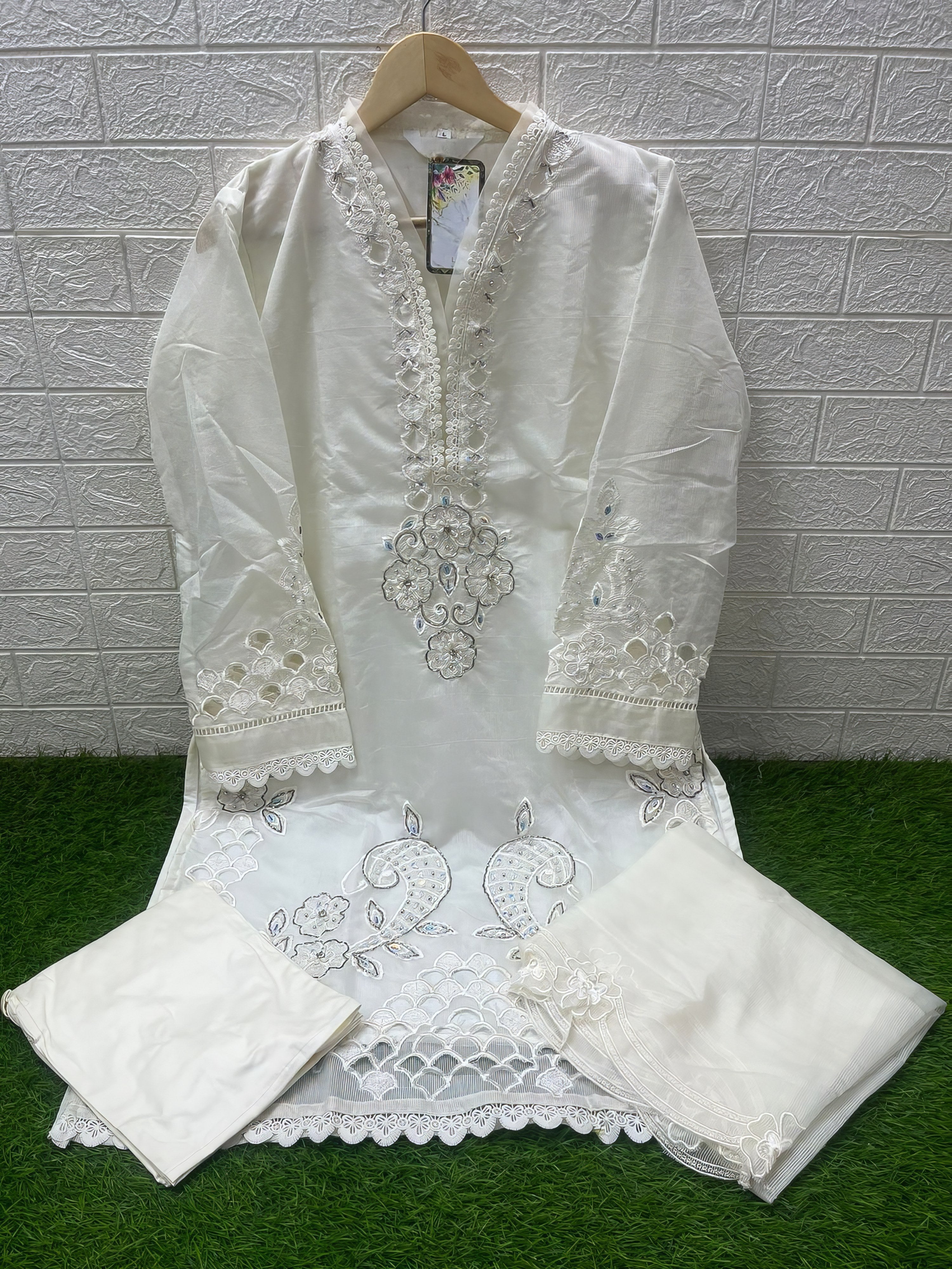 Zehra Embroidered Pakistani Suit LXPK0066