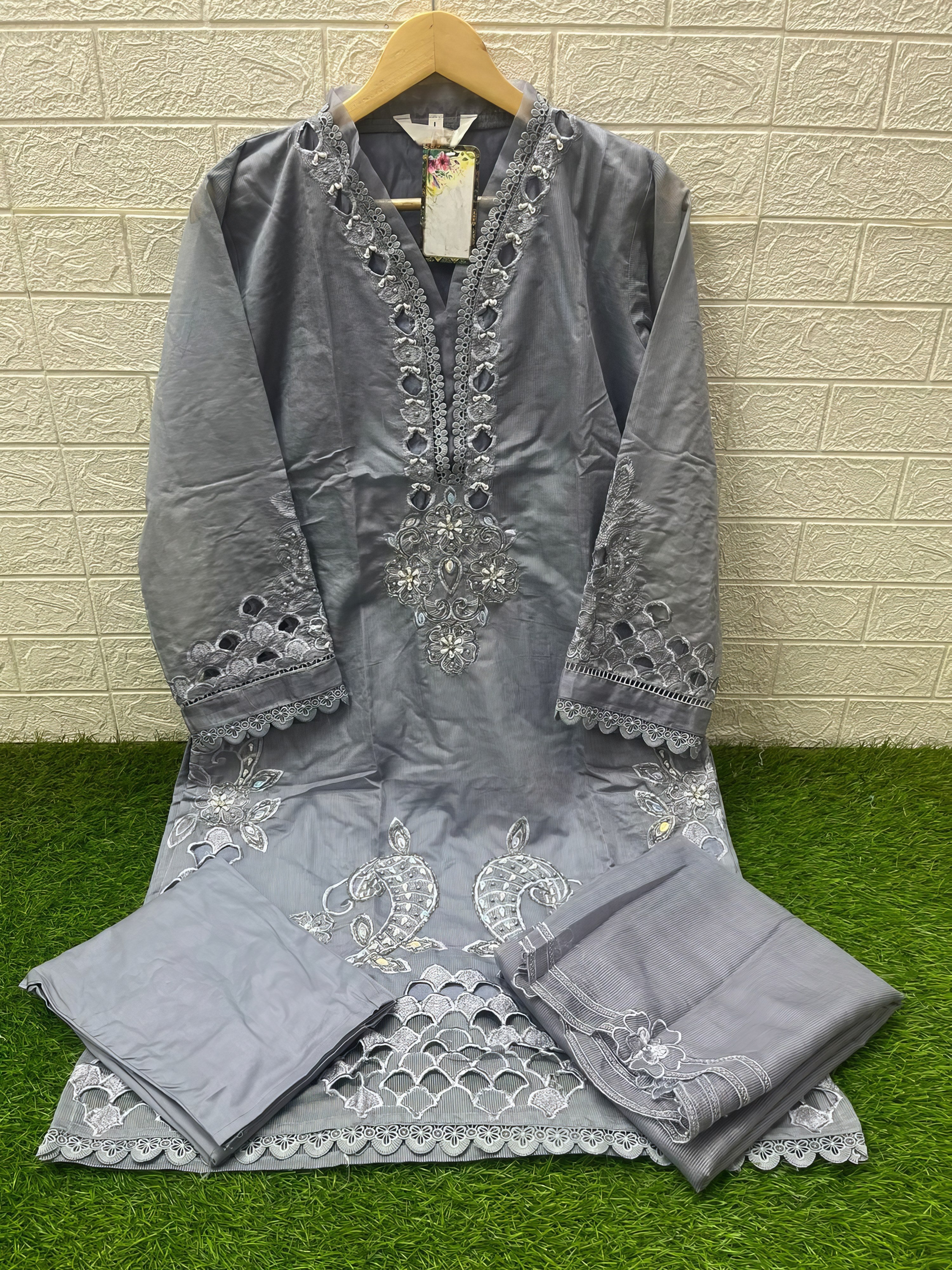 Zehra Embroidered Pakistani Suit LXPK0066