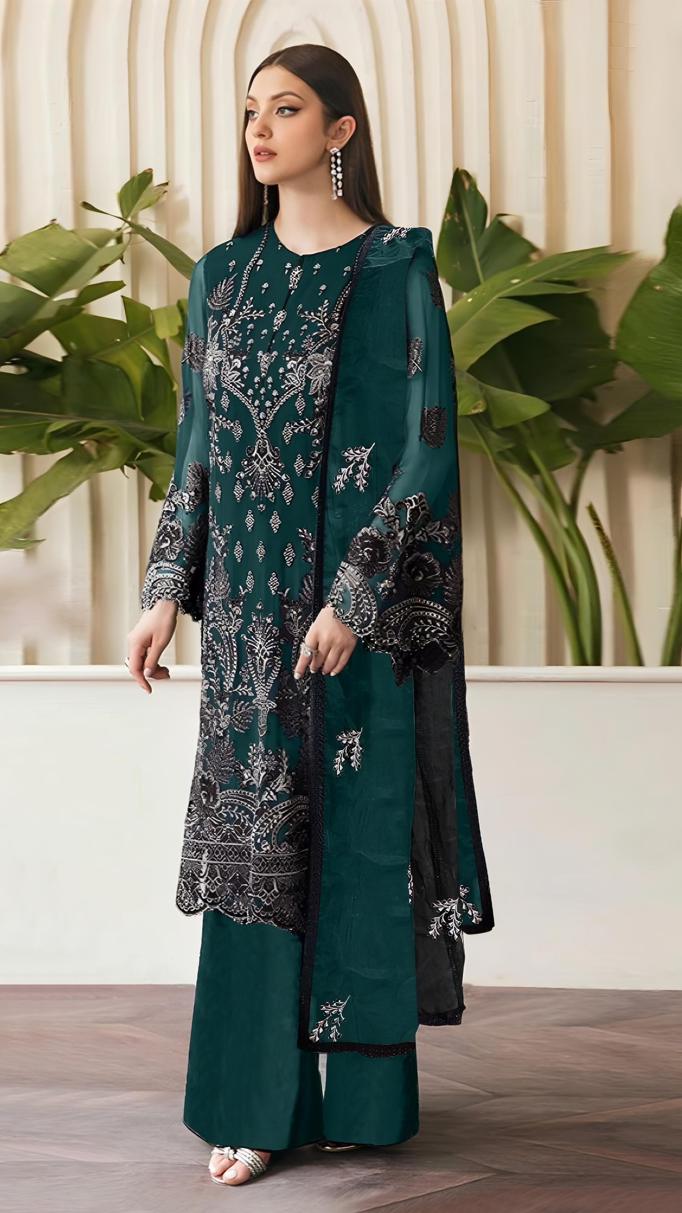 Organza Grace Embroideried Pakistani suit EAPK0013