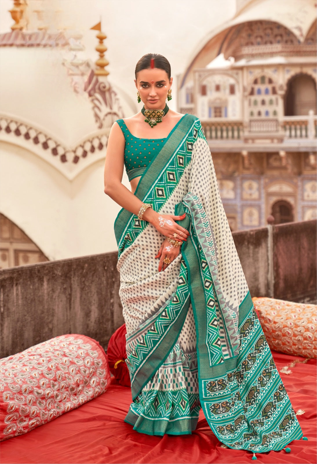 Zariah Moss Chiffon Handloom Saree EASE0016